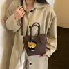Bolso de mano de alta gama, retro y minimalista para mujer - un bolso tote moderno y versátil que se puede llevar en la mano, usar al hombro o cruzar el cuerpo