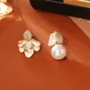 Pendientes Asimétricos de Flor y Perla con Sentido del Diseño, Pendientes de Moda de Gama Alta de Nicho Super Hada Elegantes, Joyería Pequeña Fresca