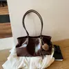 Bolsa Tote Grande de Couro com Cera Colorida Sólida de Ombro Único Moda Feminina 2026 Nova Bolsa Casual para o Dia a Dia