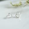 Aretes de Plata Esterlina s925 Recortados Esmerilados en Forma de Corazón Pequeños Mini Niña Japonesa Coreana 9080