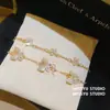 ¡Las mariposas bailan! Pulsera de flor de circón chapada en oro real, pulsera de atmósfera primaveral, joyería de diseño nicho para mujer