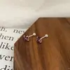 Pendientes Minimalistas de Moda Tachuelas 2026 Nuevos Accesorios para Orejas de Mariposa para Mujeres Joyería Fina de Nicho Tachuelas de Perla Venta al por Mayor