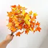 Folhas de bordo artificiais de outono e árvores de bordo feitas de fábrica, acessórios para arranjos florais, decoração de casa para shoppings, bordo artificial para o Dia de Ação de Graças