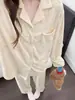 Pijama feminino de veludo sintético para outono e inverno, estampa de leopardo de desenho animado fofo, manga longa e calça comprida, veludo fino de caimento solto para casa, pode ser usado na rua