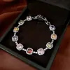 Pulseira com Fivela de Flor em Zircônia Colorida, Fresca e Doce, Toque de Luxo Leve e de Alto Padrão, Joia Fashion, Exquisita e Versátil para Mulheres