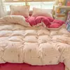 Juego de ropa de cama de cuatro piezas de terciopelo de leche, cálido para invierno, de alto gramaje, adecuado para dormitorios universitarios y habitaciones, con diseño Fair Isle, incluye sábana bajera y funda de edredón.