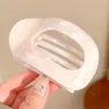 Pinza para el pelo de estampado a cuadros para mujer, nuevo modelo 2026, pinza ovalada hueca para la parte trasera de la cabeza, pinza de pico de pato grande, accesorio para el cabello de alta gama