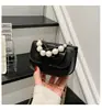 Bolsa Feminina Quadrada Pequena Tendência e Fashion de Luxo Leve Novo Estilo 2026 Corrente de Pérolas Laço de Pérolas Ombro Único Transversal