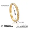 Pulsera de acero de titanio incrustada con diamantes para mujer, trébol de cuatro hojas dorado lleno de diamantes, pulsera de lujo ligero, estilo europeo y americano, acabado espejo, cierre que no se decolora