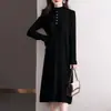 Vestido Suéter Outono e Inverno para Mulheres 2025 Novo Estilo Elegante Gola Meia-Alta Camisa para Usar por Baixo Vestido Longo de Tricô