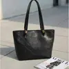 Bolso Retro de Gran Capacidad 2026 Bolso de Hombro Simple y Elegante para Viajes Diarios y Salidas, Bolso Tote Casual de Color Sólido