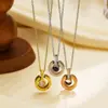 Collar Colgante de Acero Inoxidable Transfronterizo con Proyección de Circonita Microincrustado con Diamantes, Moderno y Versátil, Acero de Titanio de Lujo Ligero y de Gama Alta