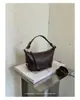 Bolsa Pequena de Mão de Luxo Feminina Nova Moda Simples para o Dia a Dia Bolsa Dumpling Estilosa Nicho Única Alça de Ombro Transversal Tendência