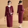 Novo conjunto de outono estilo chinês para mães, jaqueta inspirada na Chanel, roupas para mulheres de meia-idade e idosas, vestido de noiva tradicional chinês, conjunto de saia de duas peças