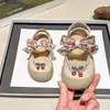 Sandalias para Niñas Verano 2025 Nuevo Estilo Zapatos de Verano para Niños Niña Bebé Estilo Princesa Lindo Verano Suela Suave Zapatos de Punta Cerrada