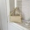 Bolso de Mano Pequeño de Alta Gama Transfronterizo para Mujer, Nuevo Bolso Versátil de Hombro o Axila Primavera 2026, Popular Bolso Tote Cruzado