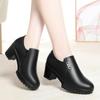 Sapatos Soltos de Corte Profundo para Mulheres 2025 Novos Sapatos Confortáveis para Mulheres Versátil Couro Macio Sapatos de Mãe de Sola Grossa Estilo Primavera e Outono Sapatos de Couro Preto