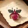 Broche de Abeja Pequeña con Pedrería Retro Pin de Insecto con Pedrería Metálica Europeo y Americano Accesorios para Traje Chaqueta Ramillete de Nicho