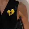 Zx0050 Broche de Acero Inoxidable con Forma de Corazón Melocotón Brillante Asimétrico Transfronterizo Diseño Personalizado Pines para Traje con Forma de Corazón Gordito