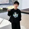 Camiseta de manga larga de algodón puro para niños, versátil top de dibujos animados nuevo para primavera y otoño 2026, camiseta básica para niños, ropa para niños talla mediana y grande