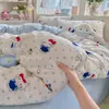 Juego de cama de cuatro piezas muy atractivo estilo caricatura con funda de edredón de gasa de doble capa y sábana bajera, apto para todas las estaciones, dormitorio de estudiante individual, juego de tres piezas lavable