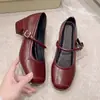 Sapatos Mary Jane Estilo Retrô Francês com Fivela Única Femininos 2026 Primavera/Outono Novos Bico Quadrado Salto Bloco Pequenos Sapatos de Couro Versátil Único