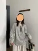 Camiseta de Manga Longa Listrada Estilo Coreano para Mulheres, Nova Chegada Outono 2026, Estilo Preguiçoso, Sensação Relaxada, Top Base Solto