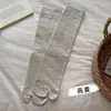 Calcetines finos de rayas verticales para primavera y verano con separación de dedos para mujer, zapatos de cerdo versátiles, calcetines sin costuras de dos dedos, calcetines grises de estilo coreano ins hasta la pantorrilla.