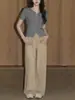 Camiseta Gris de Manga Corta con Cuello en V para Mujer, Nuevo Diseño Verano 2026 con Abertura, Efecto Adelgazante, Hombro Normal, Top Corto