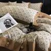 Juego de cuatro piezas simple y de alta gama 100% algodón puro engrosado cepillado, ropa de cama cálida para otoño e invierno estilo botón, impresión digital 100% algodón