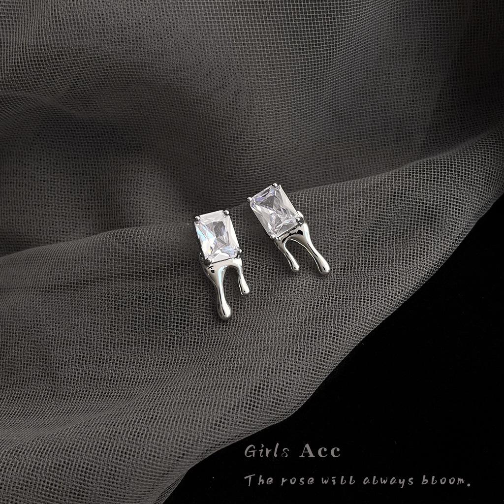 1_0039_耳语场景新水印 拷贝 9.jpg