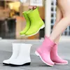 Calçados Externos para Adultos Novos Botas de Chuva Grossas Médias e Curtas para Mulheres Botas de Chuva Quentes e Resistentes ao Desgaste de Inverno para Estudantes Sapatos Impermeáveis Antiderrapantes Sapatos de Borracha