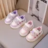 Zapatillas de lona para niñas My Melody, colección de primavera, zapatos blancos, nuevo estilo de primavera 2025, zapatillas deportivas casuales de suela blanda para niños