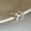 Brincos Minimalistas de Fio Torcido para Mulheres, Design de Nicho, Brincos Geométricos Versáteis de Luxo Leve de Alta Qualidade, Novos Brincos