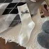 Meias de Algodão Cor Sólida Outono/Inverno 2026, Meias Largas Versáteis, Design Sem Costura, Estilo College Doces de Meia-Cança para Mulheres
