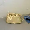 Bolsa Simples de Alta Qualidade Transfronteiriça Feminina 2026 Nova Bolsa de Ombro Único Subarmário Moda de Nicho Bolsa Transversal Plissada Pura
