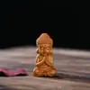 Talla en Madera de Tuya Versión Q Adornos de Buda Monje Pequeño Mango Personajes de Madera Maciza Tres Santos Occidentales Budita Bebé Manualidades