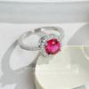 Nuevo y popular anillo de compromiso sencillo con microincrustaciones de circonita roja y corindón, con forma de corazón y diamantes cuadrados, para mujer, estilo europeo y americano.