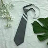 Corbata Gris Lazo Cruzado para Mujer Raíz de Pluma Uniforme Estudiantil Japonés Toga Académica Falda Plisada Cuello de Lazo Versátil