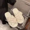 Novos chinelos felpudos com laço estilo coreano para outono e inverno, chinelos planos doces para casa, chinelos de algodão antiderrapantes