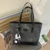 Bolso de Hombro Único con Empalme de Gran Capacidad y Color Contrastante Bolso Tote para Viajes Cotidianos Bolso de Mano de Moda Nuevo Otoño 2025 para Mujer