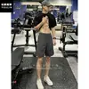 Shorts de Secagem Rápida com Rebite Roxo para Homens, Shorts de Praia Plissados Respiráveis de Seda de Gelo para o Verão, Shorts Esportivos de Fitness de Comprimento Três Quartos Estilo Americano