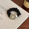 Diadema de Perlas de Alta Gama con Pedrería, Elegante Banda para el Cabello, Sujetador de Cola de Caballo, Accesorio para Moño Flor de Camelia Nuevo Estilo