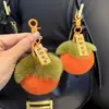 Colgante Pequeño de Caqui Llavero de Coche Bola de Felpa Suceden Cosas Buenas Caqui Buena Suerte Piel Genuina de Conejo Rex Decoración de Mochila