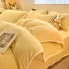 Conjunto de Quatro Peças de Plush Leite de Inverno com Adição de Plush e Lençol de Cama Espesso de Coral, Capa de Edredom, Fronha Peça Única Flanela Inverno