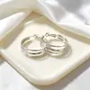 Novos Brincos de Argola Grandes Multicamadas Estilo Retrô de Luxo Leve Dourado e Prateado Duas Cores Aro Liso Emagrecimento Facial Brincos Vintage Femininos