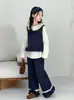 Conjunto de 3 piezas de moda, cómodo y suave para niñas, otoño 2026: chaleco de punto, camiseta y pantalones, atuendo casual