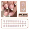 Uñas francesas postizas blancas de piel nude de influencer, base de color natural transparente ultradelgada, uñas francesas de almendra blanco puro, estética de nicho y clara