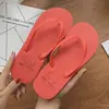 Chanclas de verano para mujer para uso en exteriores, antideslizantes, cómodas, diseño simple, adecuadas para la costa y la playa, sandalias de suela plana