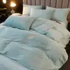 Conjunto de quatro peças de leite veludo espesso novo para o Inverno 2025, fleece de dupla face de veludo coral, capa de edredom e lençol de cama quentes de pelúcia